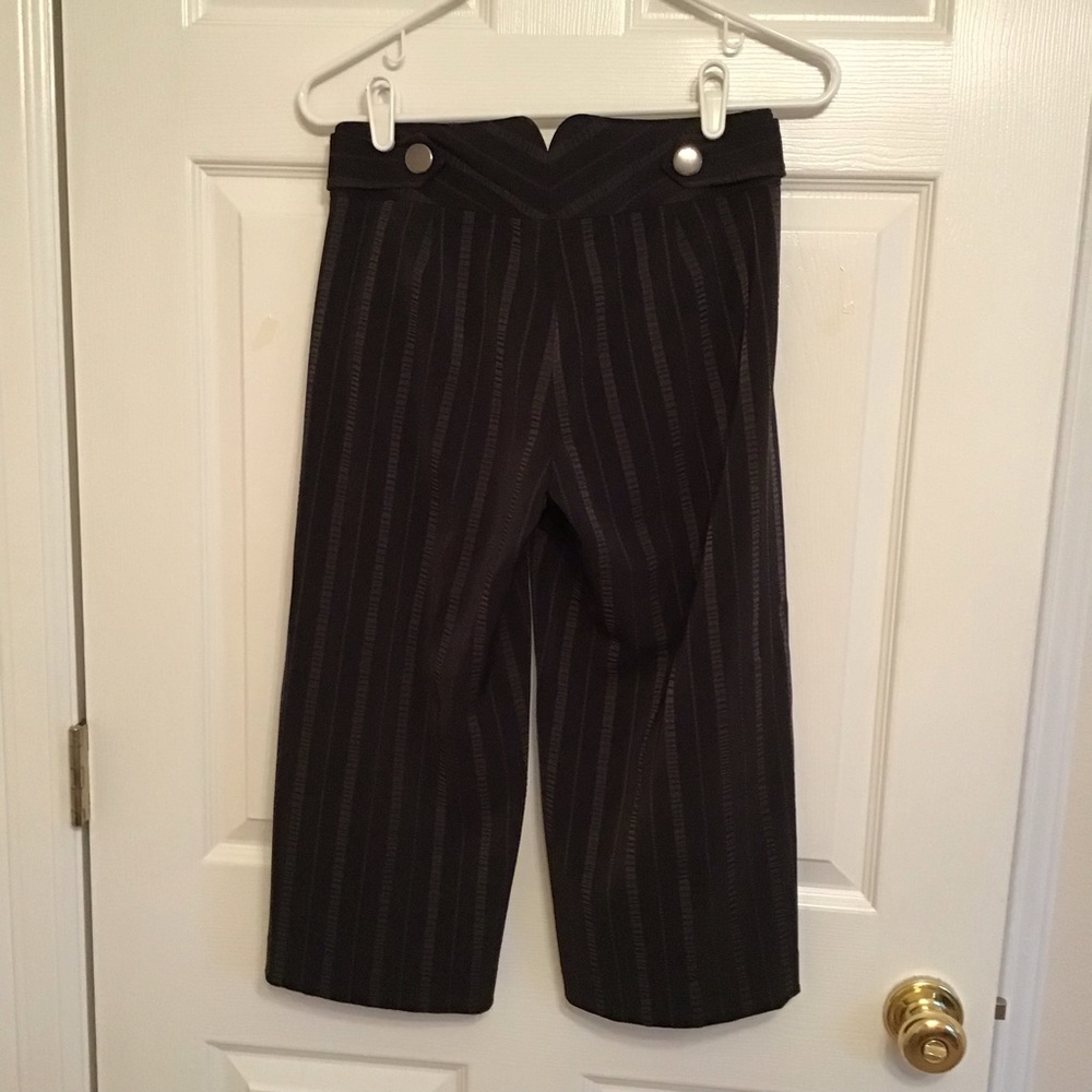 Express Capris - Picture 2 of 6